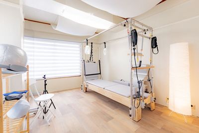 マンツーマンレッスンにも充分な個室スペース。 - Pilates studio ata NIPPORI 【初めて利用する方限定】マシンピラティス個室スタジオataの室内の写真