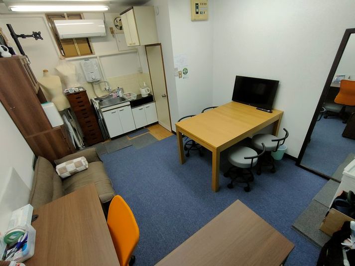 ※写真左のソファは撤去しました。 - のんびりスペース高田馬場 のんびり工房 ～みんなの作業場所～の室内の写真