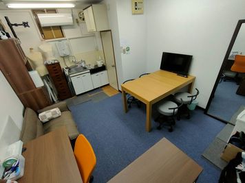 [のんびり工房] 大きな机の作業場所(ミシン/トルソー/ボードゲーム/打合せ/打ち上げ) - のんびりスペース高田馬場