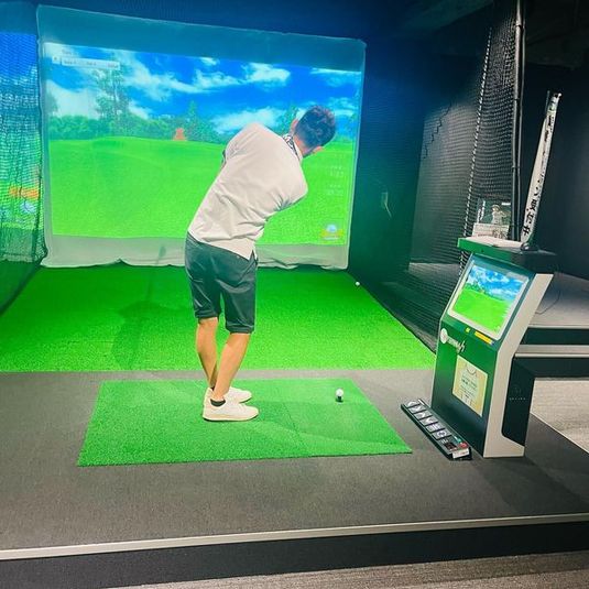 インドアゴルフ練習場 - SWING24/7　新宿店