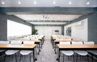 池袋FRIENDS会議室サンライズ 池袋FRIENDS会議室サンライズ　毎日清掃の綺麗な会議室の室内の写真