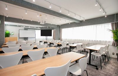 基本レイアウト - 池袋FRIENDS会議室サンライズ 池袋FRIENDS会議室サンライズ　毎日清掃の綺麗な会議室の室内の写真