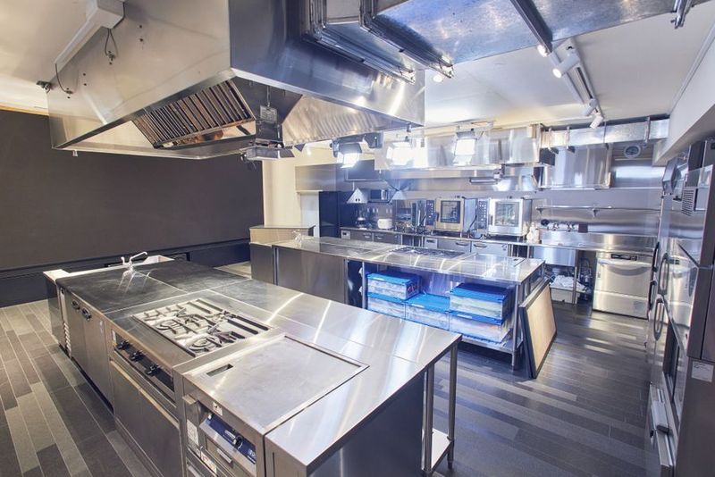 対面のダブルキッチンスタジオ - Tokyo D Kitchen Studio