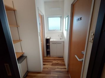 共用の洗面です。 - SHARE BLUE一宮 【3F】F：シアタールーム/大会議室の室内の写真