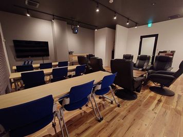 セミナー仕様 - SHARE BLUE一宮 【3F】F：シアタールーム/大会議室の室内の写真