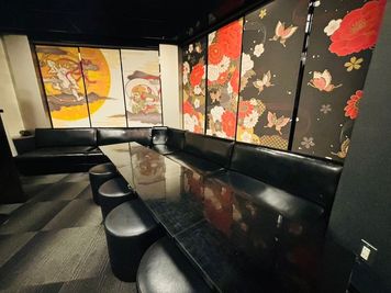 Layover新宿 歌舞伎町BARスペース レイオーバーの室内の写真