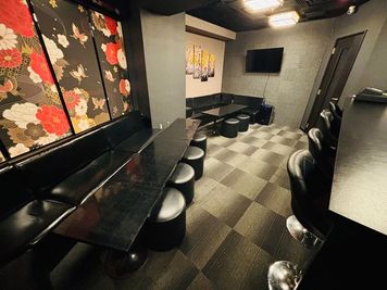 Layover新宿 歌舞伎町BARスペース レイオーバーの室内の写真