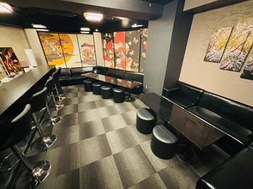 Layover新宿 歌舞伎町BARスペース レイオーバーの室内の写真