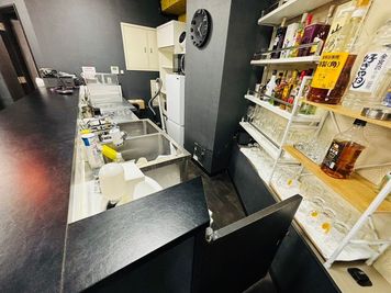 Layover新宿 歌舞伎町BARスペース レイオーバーの室内の写真