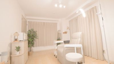 リクライニングチェアでのネイルでお客様は楽ちんリラックス♪ - レンタルサロン【トッティ】 四条駅徒歩10分内♪タイ式/整体/アロマ/エステ/ネイル...の室内の写真