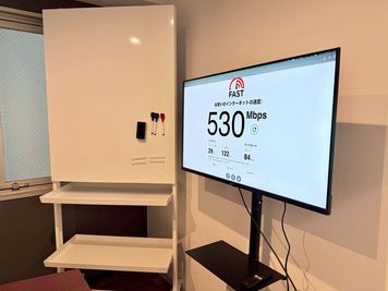 ホワイトボードと40型モニターがございます🎶 - Flexio堀江ワークスペース Flexio堀江👑Elegant room👑の設備の写真