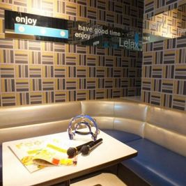 カラオケ ビッグエコー南千住駅前店 カラオケルーム（3時間室料＋コース料理＋カラオケ放題付）の室内の写真