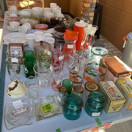 アンティーク・ビンテージ食器・雑貨の展示販売（屋外スペース） -  FOUR DIRECTIONS SPACE FOUR DIRECTIONSのその他の写真
