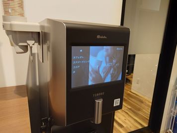 4種類のドリンクをセルフサービスでご用意しています。 - SHARE BLUE一宮 【3F】F：シアタールーム/大会議室のその他の写真