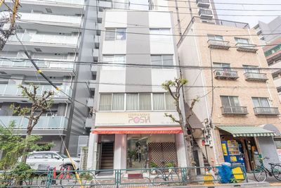 1階が美容室のビルです。 - Pilates studio ata NIPPORI マシンピラティス個室スタジオataの外観の写真