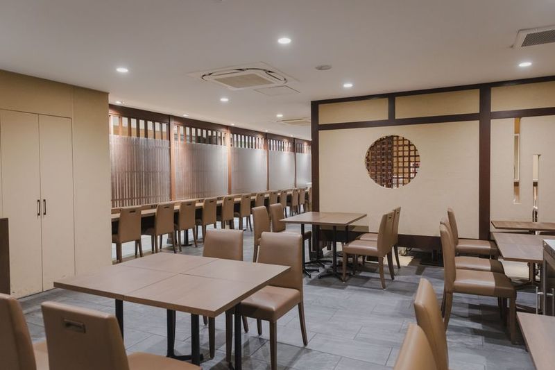 ホテル1階のレストラン♪キッチン・バーカウンターあり - 京モダンダイニングLuxe