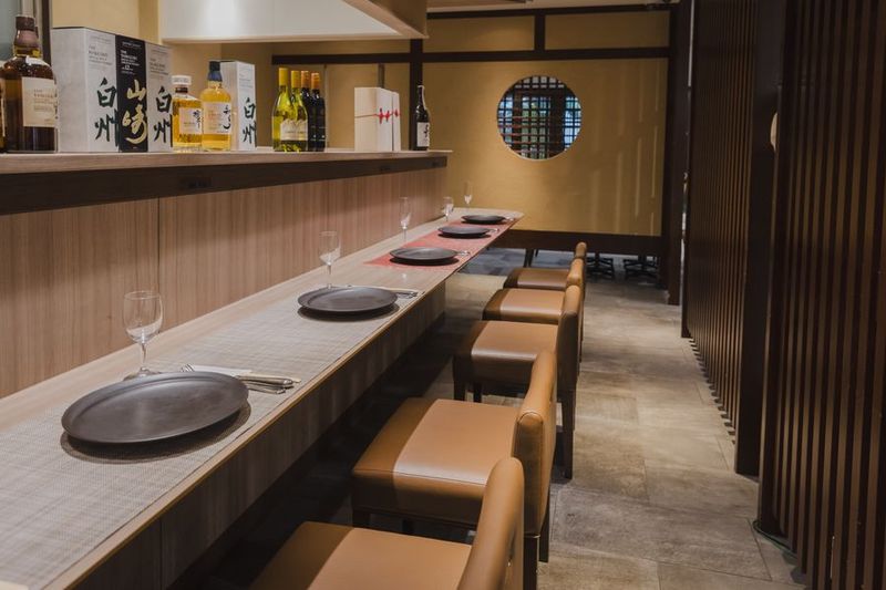 ホテル1階のレストラン♪キッチン・バーカウンターあり - 京モダンダイニングLuxe