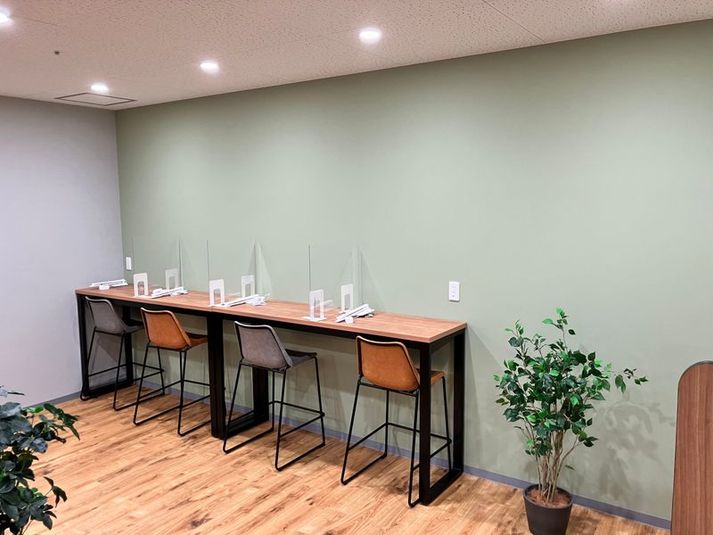 1人用席（通話・会話OK） - コインスペース大阪ベイタワー店