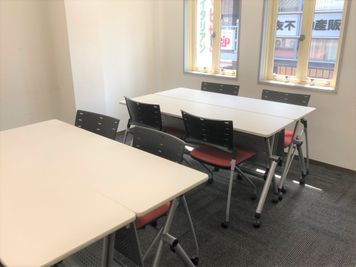 Win Laboレンタルスペース 個室 会議・多目的タイプの室内の写真