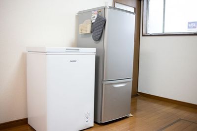 キッチン
冷蔵庫・冷凍ストッカー - Office with U  【飲食業許可済み】古民家モダンなレンタルスペースキッチンプランの室内の写真