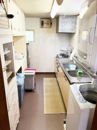 東新宿の広い一軒家内で各駅利用可能。歌舞伎町や韓国街から至近。 - 東新宿の一軒家