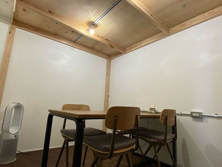 レンタル会議室（小／定員４名） - コワーキングスペース＆レンタル会議室「コモールカフェ別府」