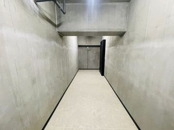 駅近！防音扉付スペースで簡易的なWEB会議から発声練習等お使い頂けます！ - ニュー千駄ヶ谷マンション