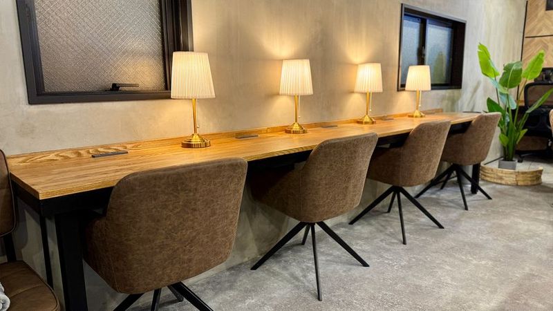 Buzz Work 壁カウンター席 - 🌟NEWオープン🌟コワーキングスペースBuzz Work