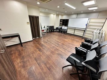 JAFLOセミナールーム レンタルスペース ・貸し会議室 ・多目的スペースの室内の写真