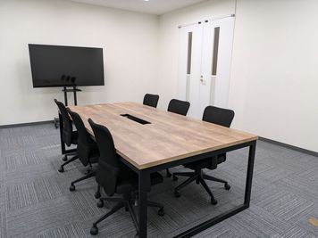 晩翠通り【402会議室】Wi－Fi・TVモニター有／6名様用／面談・商談・打ち合わせに◎ - アルファオフィスビル