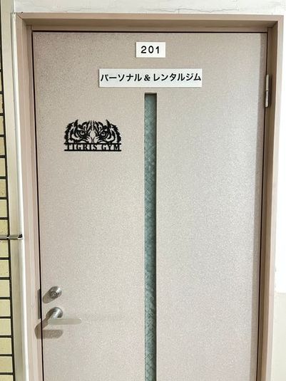 統一感のある広々としたレンタルジム - パーソナルジム&レンタルジム 『tigris gym』