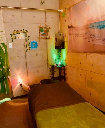 ぷにぷに稲田堤　対面テーブルのブース　ネイル　カウンセリング等に - 体調律　整体部門　ぷにぷに