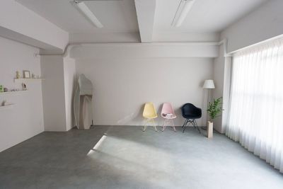 堺筋本町駅徒歩２分半の自然光広がる洗練された空間。背景紙や無料で使える豊富な撮影機材！ - studio Atchoum (スタジオアチューム)