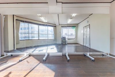 鏡：4.5m×1.8m - レンタルスタジオEloa　神戸元町店 【5/8リニューアル】レンタルスタジオEloa　神戸元町店の設備の写真