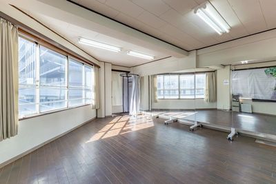 【5/8リニューアル】[元町5分]地域最安値級！大型ミラー設置｜ダンス/ヨガに！少人数でも使いやすいダンススタジオ - レンタルスタジオEloa　神戸元町店
