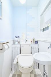 お手洗いは3Fをお使いください - イベントスペース　アズスタイル 半蔵門_04  アズスタイル【スタジオ・セミナーに最適】の室内の写真