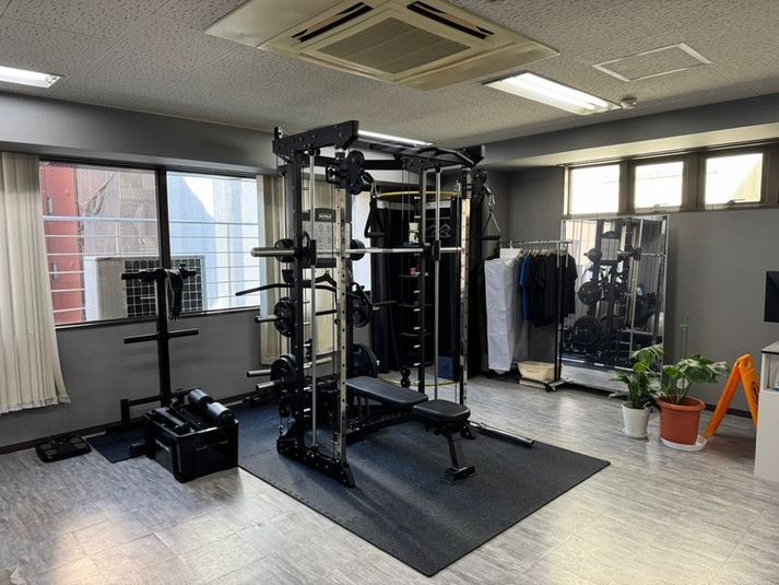 トレーニングジム、整体スペース - プルアウトパーソナルトレーニングジム