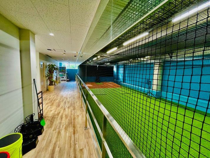 1名・親子利用・マンツーマンレッスン 調布の室内練習場 - パムズ・スポーツスタジオ