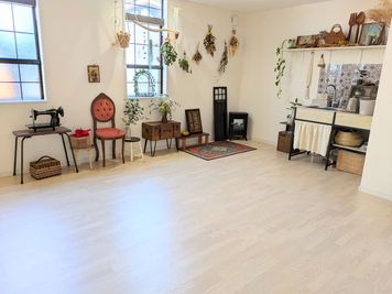 駅近、清潔感のある明るいスペース、写真撮影やママ会、講座、ワークショップや個人レッスンなど多目的にご利用ください。 - レンタルスペース　リトルジェムスタジオ