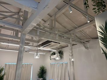 開放感のある吹き抜け天井 - あかたく 東京スカイツリーベース 歓送迎会シーズン TV YouTube 商用撮影 各種パーティーの室内の写真