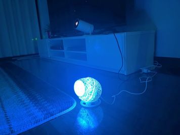 プロジェクター📽️とプラネタリウム🪐は無料でどなたでも使えます。お洒落なyoutubeや推しのMVでまったりと過ごそう❗️ - shiro町田 町田駅で人気なレンタルスペース【shiro町田】の設備の写真