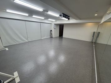 ゆったり約３５㎡！個人利用から大人数まで！ - Stage Art Company Stage Art Company レンタルスタジオの室内の写真
