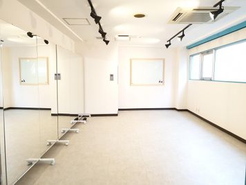 明るい雰囲気. 窓が開い, 換気が可能スタジオ - ベストフレンドレンタルスペース スタジオ／大部屋 5階<フレンド1>の室内の写真