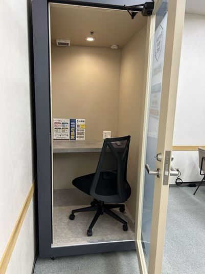 コインスペースモザイクモール港北店 1名用個室ボックスの室内の写真