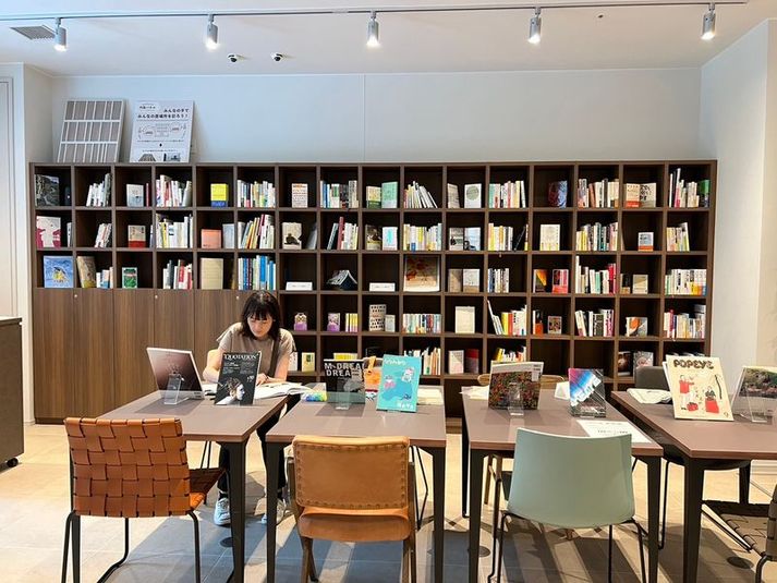 シェア本棚付きラウンジ - マチノバ