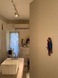 Healing&Beauty青い鳥 白基調の個室サロンの室内の写真