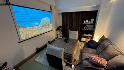 新大阪駅から超激チカ❣　たたみの和み空間🌟レトロゲーム沢山＆80㌅大画面で映画🎬推し活💛ドルビー音質♬で没入感👍 - グッドワン　座　新大阪