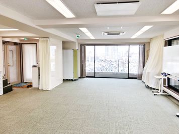 解放感のあるスペース - ココロノオフィス神楽坂セミナールームの室内の写真