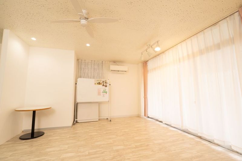 P有★自然光入る大型窓＆白いウッドテラス/ダンス/スペースリブラ - 【P有り】自然光入る大型テラス窓と白いウッドテラス/ダンスリブラ