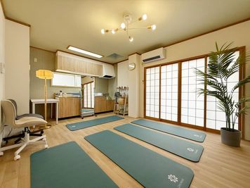 ヨガ - レンタルサロン　otorina　高崎 安くて綺麗で広いレンタルスペース。様々な用途で利用可能！の室内の写真